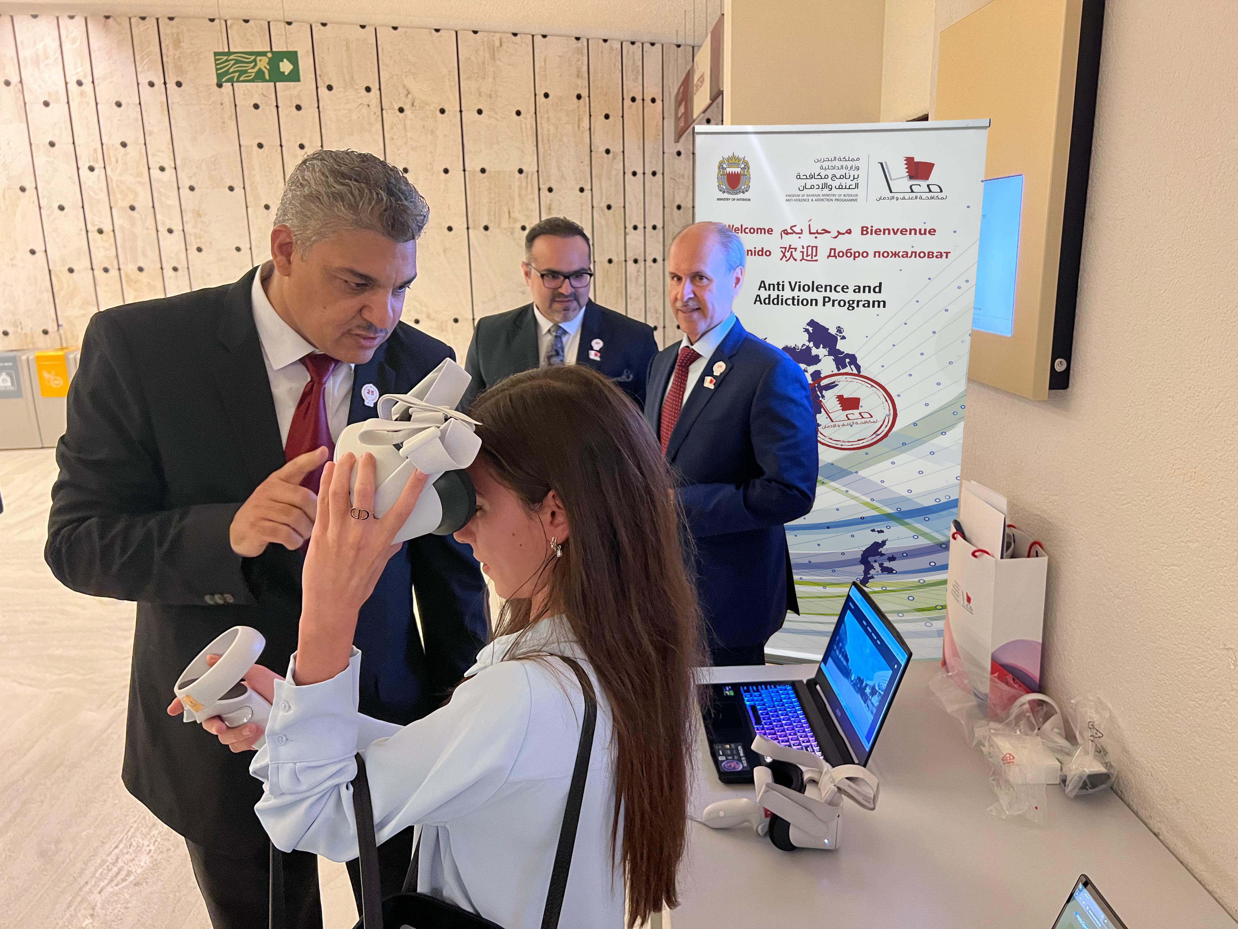  هشام بن عبدالرحمن يدشن معرض 